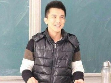 男生流行短发 最帅高数老师寸头发型爆红