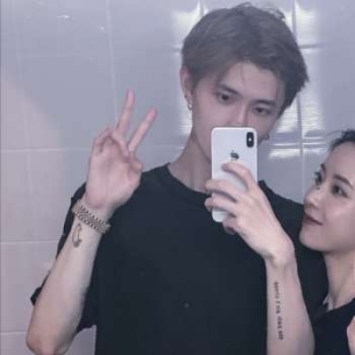 溺毙:一对两张潮流魅力真人情头.你心里有人吗 没人我就进来了
