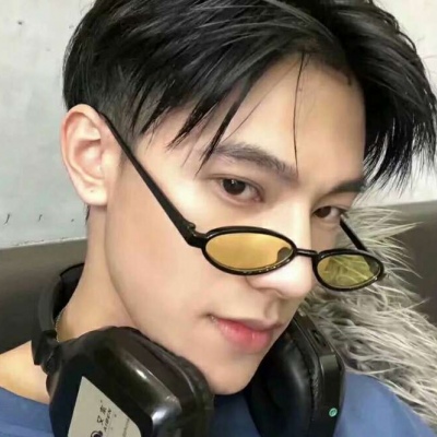 念七 帅气露脸小清新魅力男生头像