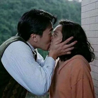 因为心底有人，所以暗里有光?