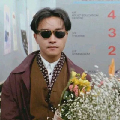 因为心底有人，所以暗里有光?