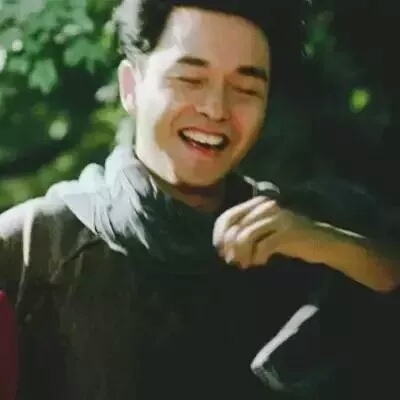 因为心底有人，所以暗里有光?