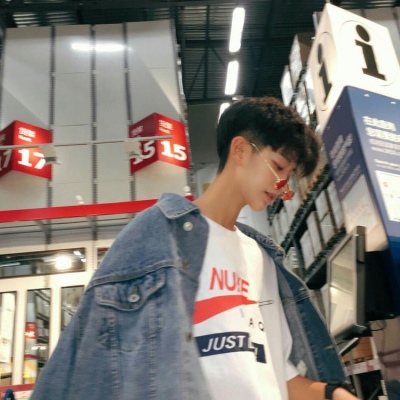 【男头】就算鞋很脏，也要笑得像国王