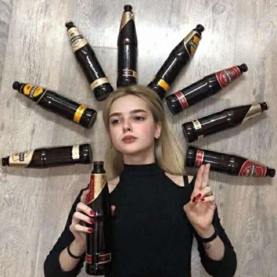 .“终有一天你会静下心来像个局外人一样看自己的故事笑着摆头”