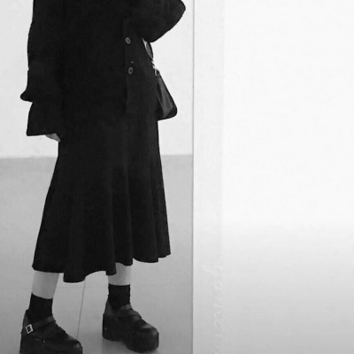 尧/黑白女头/我始终不是那个值得你狂奔的人