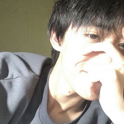 帅气高冷男头/我总不能阻止你奔向比我更好的人吧