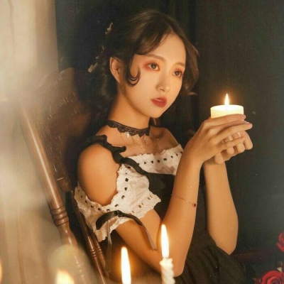 白灏宇:微信头像/女生/月亮不睡我不睡
