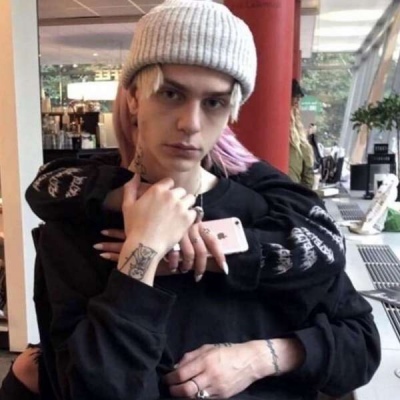 找这个男孩子，他叫什么啊，超级喜欢他，谁能告诉我，要疯掉了
