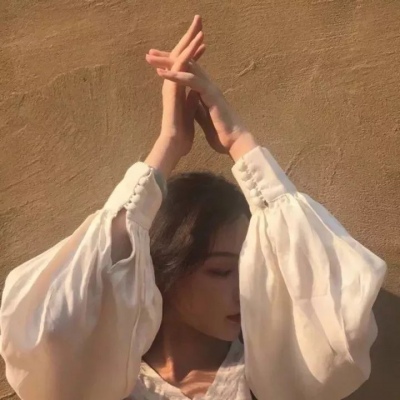 @安安  港风仙女头像愿你以后眉眼带笑，对往事足够坦荡