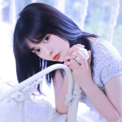 白灏宇:微信头像/女生/我深深的爱着你，可是却始终得不到你的回应