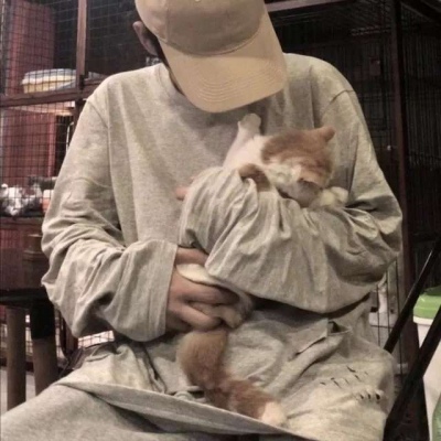 の 文艺男头 /“我成为别人的繁星，也比不上做你的垃圾。”