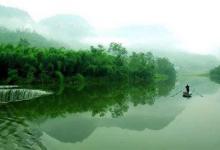 “春水碧于天，画船听雨眠”是什么意思？