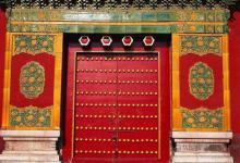 古代城门上的门钉是做什么的?