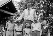 历史上长得最高的人罗伯特·潘兴·瓦德罗