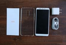 小编分享在红米5plus中插内存卡的操作方法。