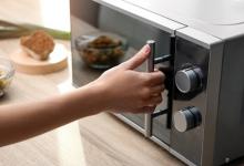 我来教你微波炉插电没反应如何解决。