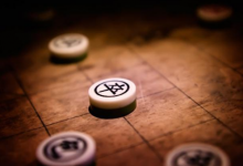 为何象棋中的帅与将不能见面?看看那条河就知道了