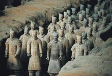 兵马俑中间的墙为什么不能挖?里面有什么东西?
