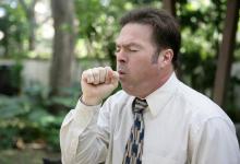 黄痰是热，白痰是寒？医生提示：咳出4类痰液，及早做肺部检查