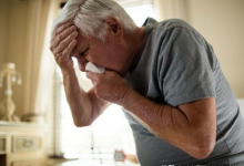 黄痰是热，白痰是寒？医生提示：咳出4种痰液，要及早做肺部检查