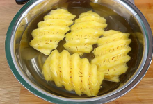 菠萝用盐水泡一个小时可以吗