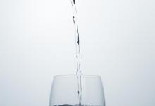一天该喝多少水？怎么喝才刚刚好？