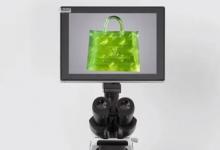 ​比盐粒还小的手提包卖出46.2万合理吗