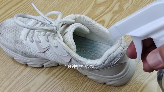 不管鞋子有多臭,用这个简单方法,臭味很快去除,学会太实用了_生活常识