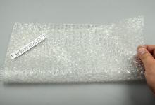 快递盒里的气泡垫不要扔了，聪明人都把它放厨房里，每年省上百元