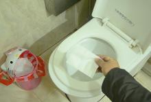 今天才发现，厕所卫生纸一直扔错了，难怪味道大，现在学还不晚