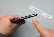 手机下面的小孔，一定不要用牙签去弄，很多人不懂，难怪手机会坏