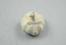 这样的大蒜别随便买，菜贩子自己都不吃，好多人还不清楚，看看