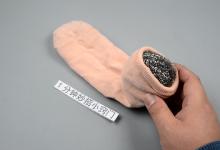 钢丝球装进袜子里，竟如此神奇，一年省不少钱，看完快回家做一个