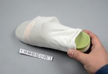 赶紧在拖鞋上套一只丝袜，真是太厉害了，很多人不知道有啥用