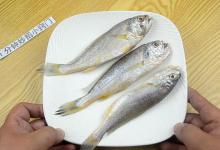 煎鱼时，直接下锅是大错！大厨教你一招，不粘锅不掉皮