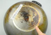 锅底烧黑了，记住别用钢丝球刷！立马学会这窍门，和新的一样干净