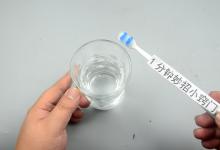 牙齿长满黄垢别再用手抠，教你一个小妙招，不用再去洗牙了