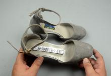 鞋子买小了不用换，教你一个小窍门，鞋子合脚又舒适，方便省事