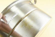 不锈钢锅发黑发黄不用愁！用上这个废弃物，抹一抹立马光亮如新