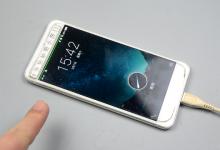 手机充电要留心很多人都充错了，这样充电白白损伤电池，快看看吧