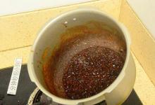 不管锅底糊渍多厚，教你个简单方法，多黑多厚的糊渍都能干干净净