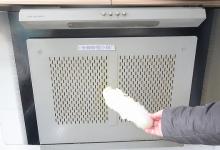 不管油烟机有多脏，只需一片菜叶，立马焕然一新，一年省下好几百