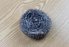 废旧钢丝球特别“值钱”，放厨房和卫生间，解决家庭困扰的大难题