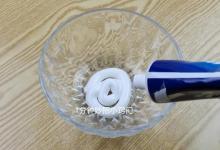 别再花钱买胶水了，用牙膏就能做，比胶水好用，回家快试试