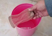 垃圾桶上套一只丝袜，方法真是太棒了，家人都夸聪明，省钱又好用