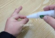 手指被502胶水粘住别急，教你这一招，搓几下胶水立马融化，简单