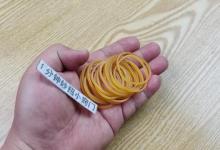 橡皮筋不仅仅用来扎头发，还有这妙用，解决了家家户户困扰的问题