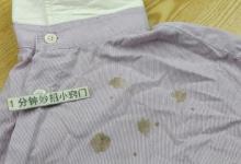 衣服霉斑多难洗掉，用这种水泡一泡，霉斑轻松去除，方法真棒