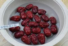 红枣别只用清水洗，干货店老板教我妙招，2分钟就能全部洗干净