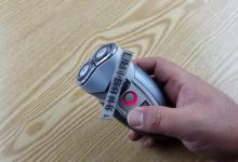 剃须刀钝了不要扔，只需一张纸，不用换刀头，马上和新的一样锋利